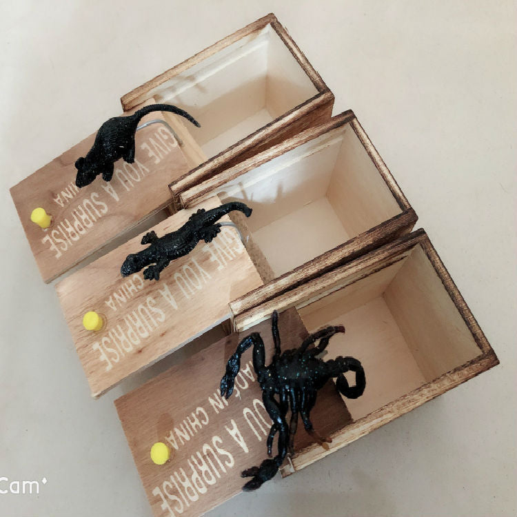 Prank Spider Wooden Scare Box Trick Play Joke Lifelike Surprise April Fools' Day Funny Novelty Toys Gags Practical Gifts CJ