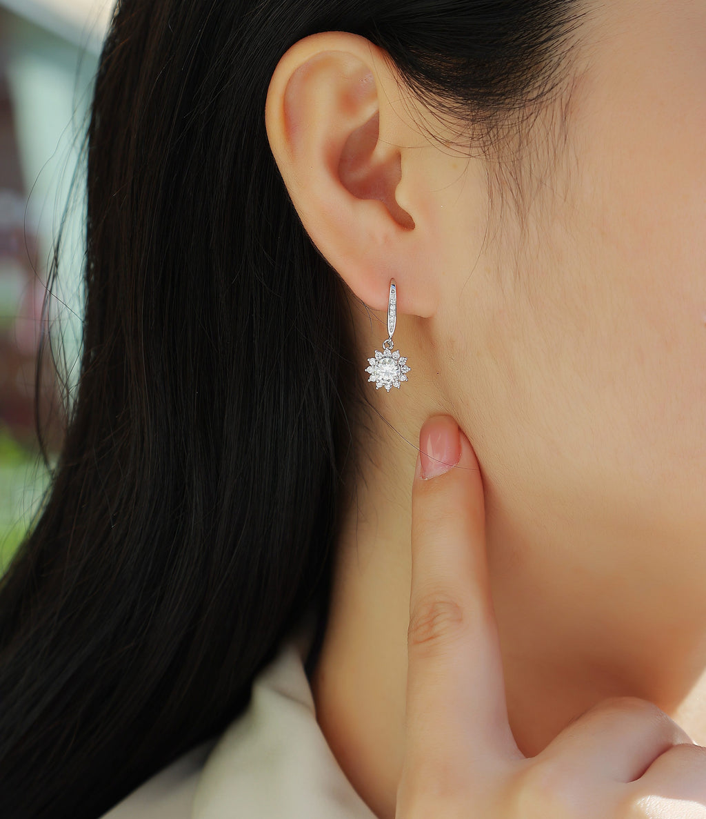 Qingcheng - A Fashionable And Luxurious Diamond Jewelry Accessory Set With Half-carat Moissan Diamond S925 Sterling Silver And Platinum-plated Stud Earrings Shopifynow