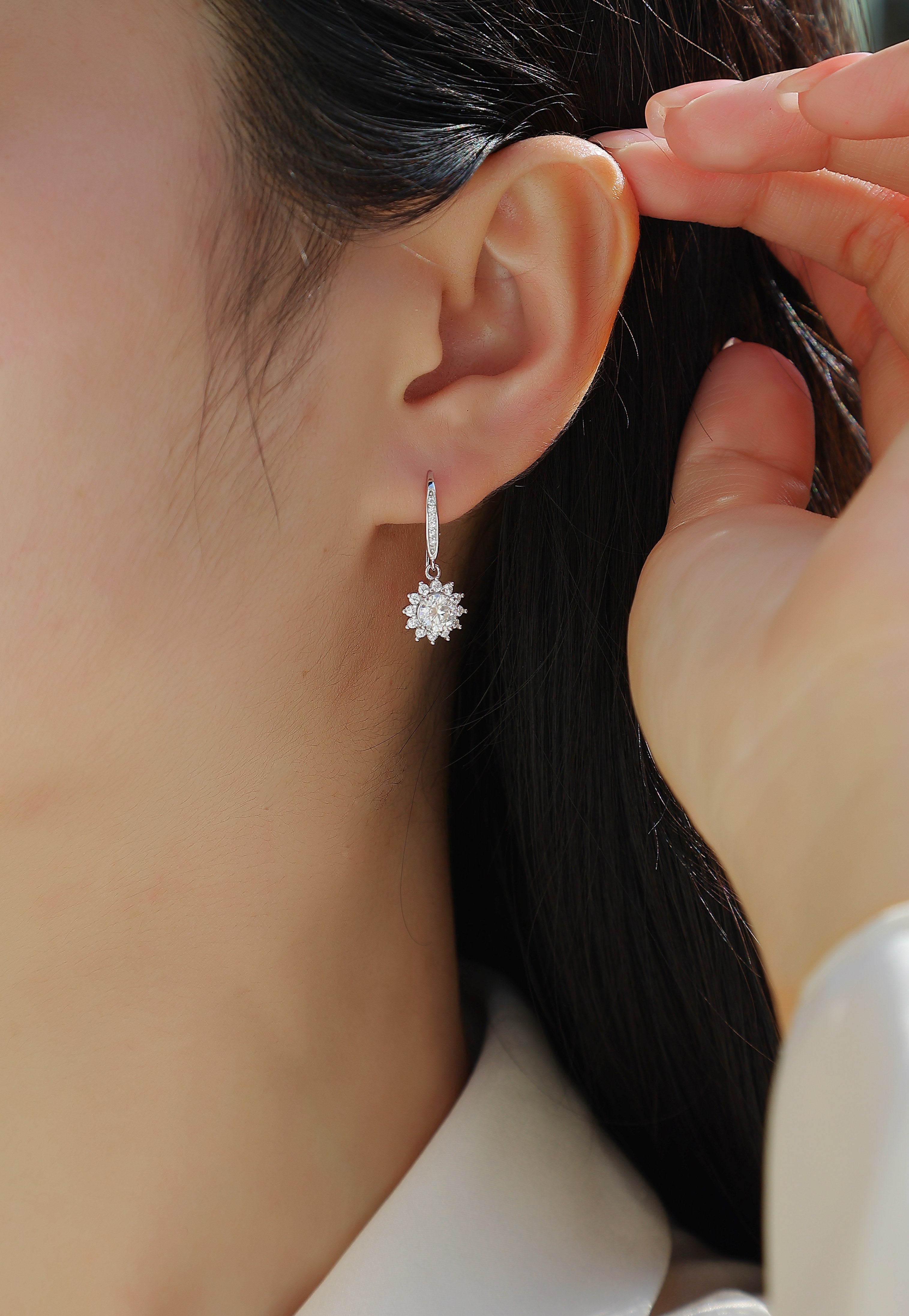 Qingcheng - A Fashionable And Luxurious Diamond Jewelry Accessory Set With Half-carat Moissan Diamond S925 Sterling Silver And Platinum-plated Stud Earrings Shopifynow